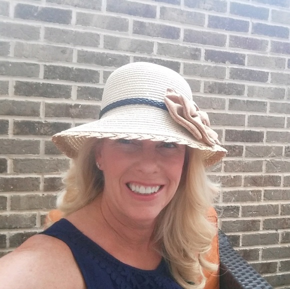 Meet your Posher - Picture 2 of 2